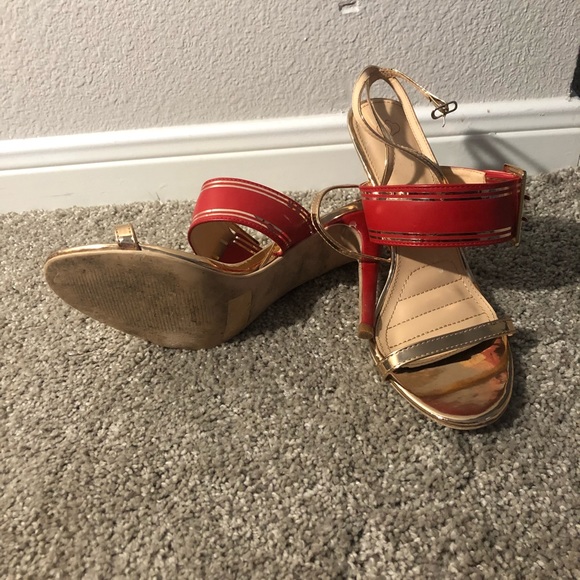 Red and Rose Gold sandal - Picture 2 of 3